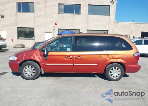 2006 Chrysler Town & Country Touring from USA, damaged, VIN 2A4GP54L26R688183